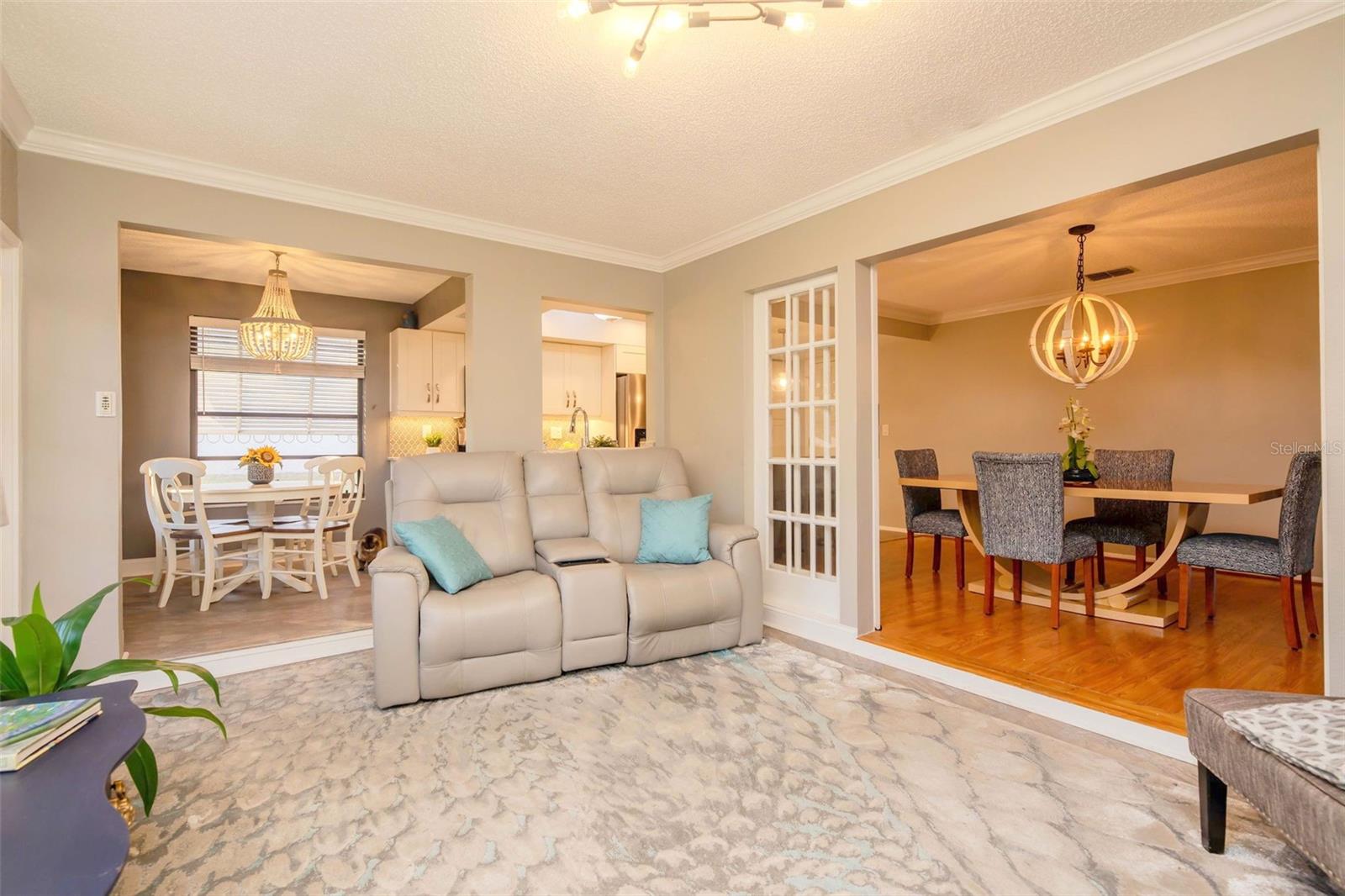 Listing photo id 15 for 3408 Stirling Road