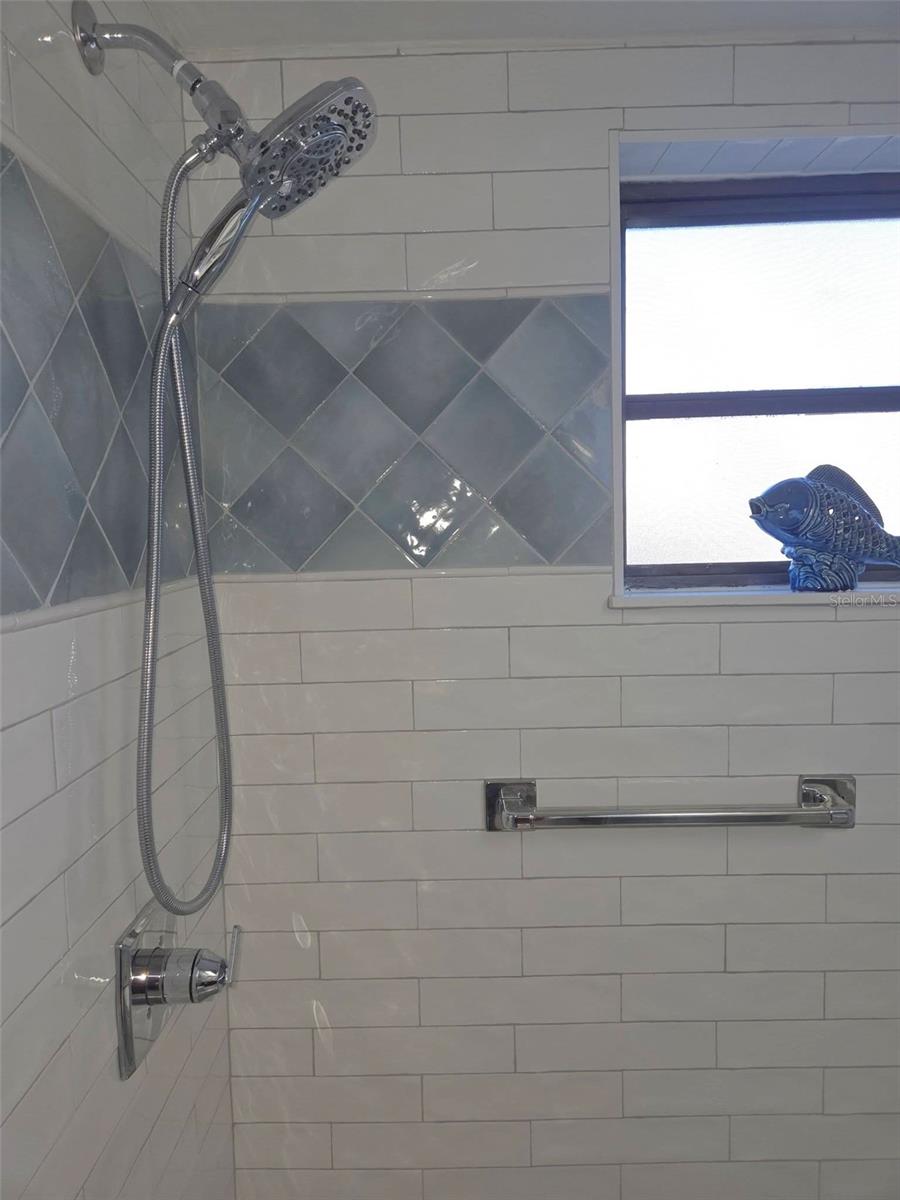 Listing photo id 25 for 3408 Stirling Road