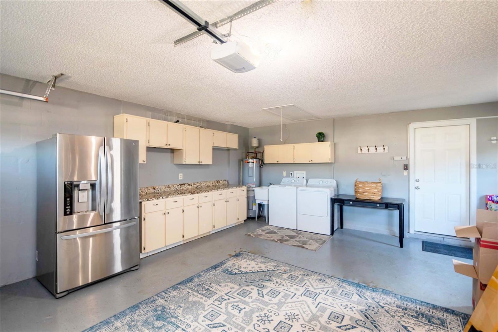 Listing photo id 30 for 3408 Stirling Road