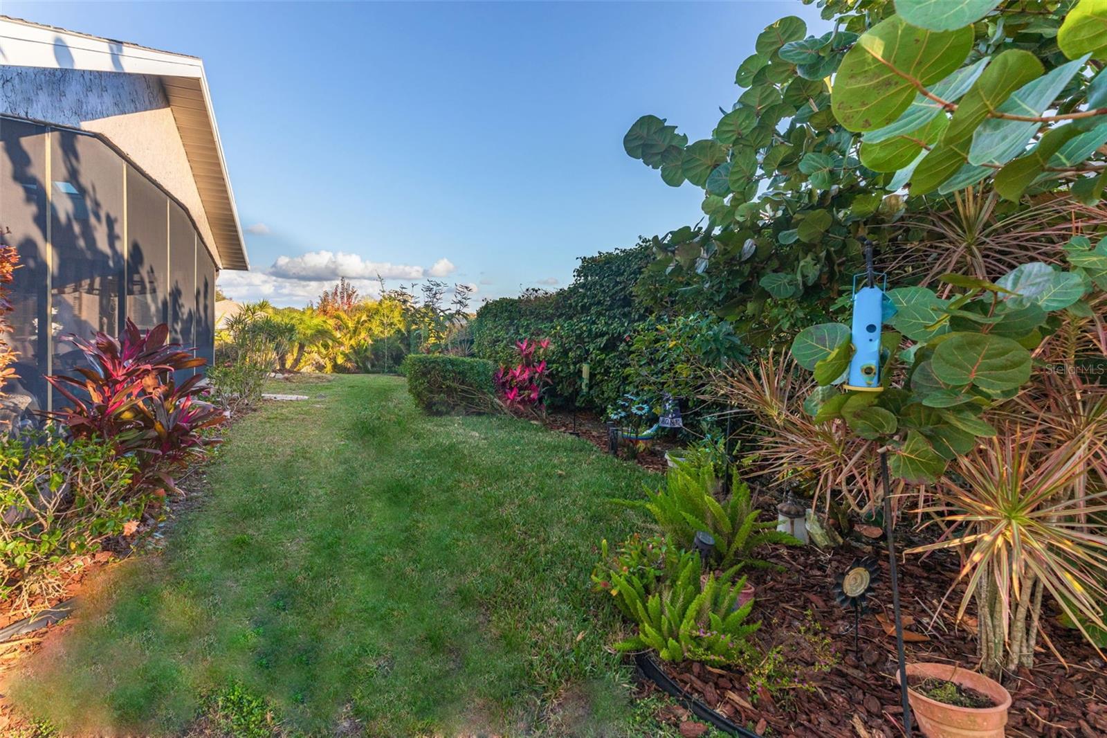 Listing photo id 37 for 3408 Stirling Road