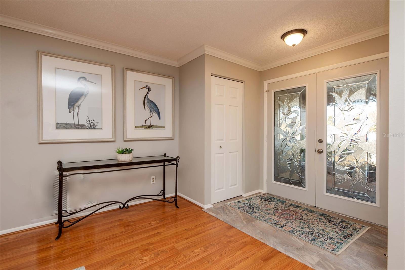 Listing photo id 3 for 3408 Stirling Road