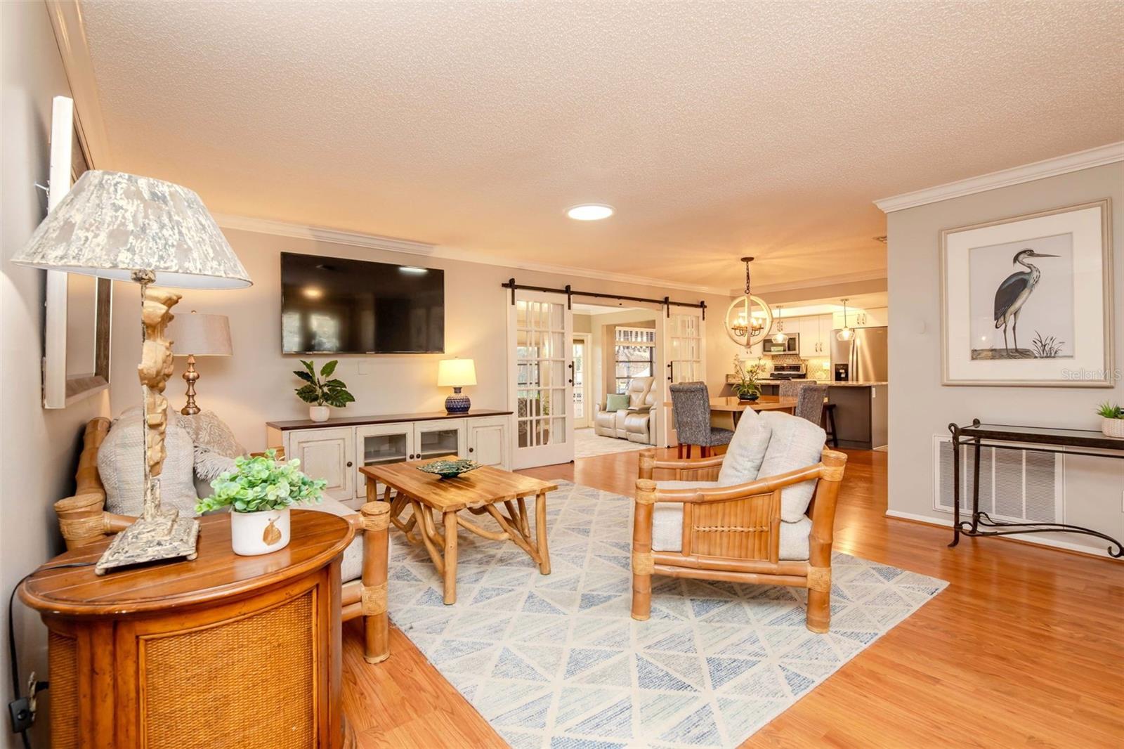 Listing photo id 5 for 3408 Stirling Road