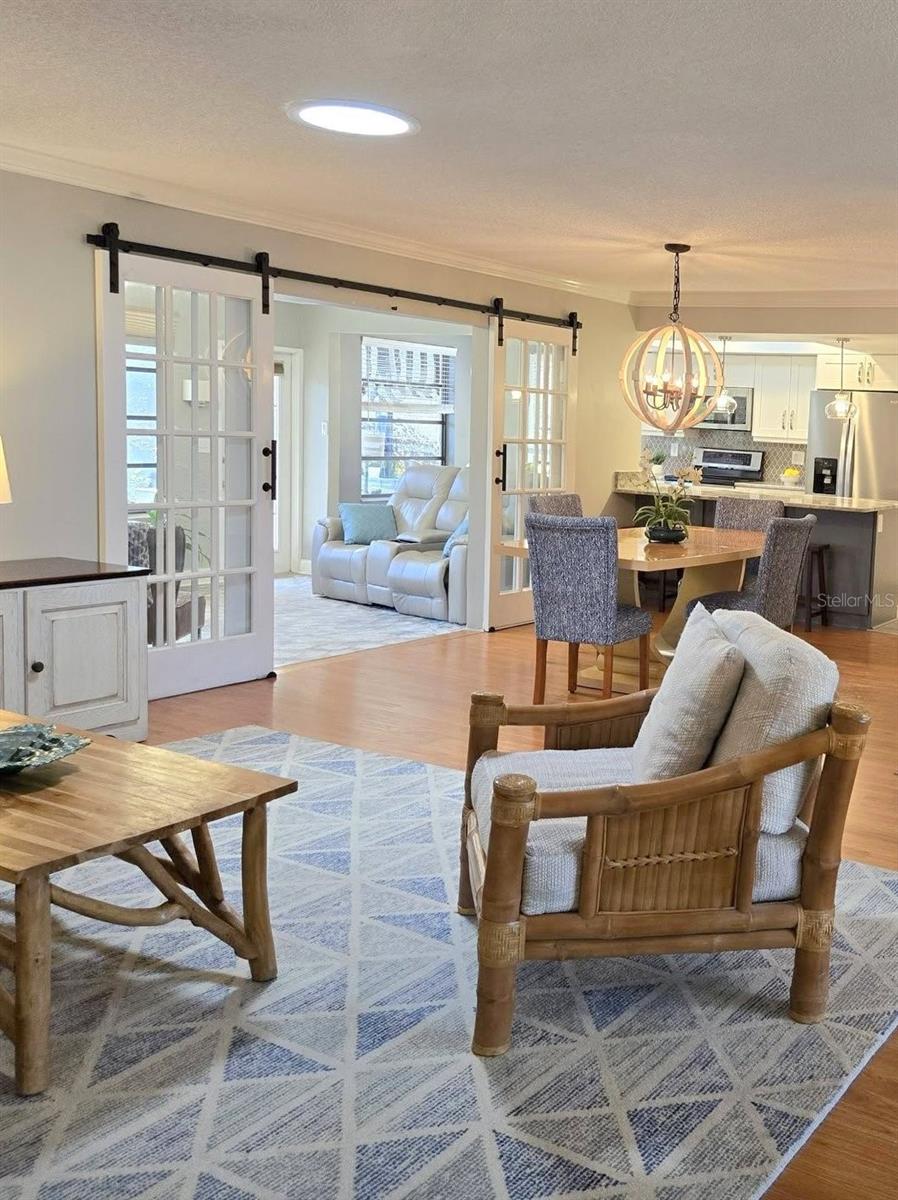 Listing photo id 7 for 3408 Stirling Road