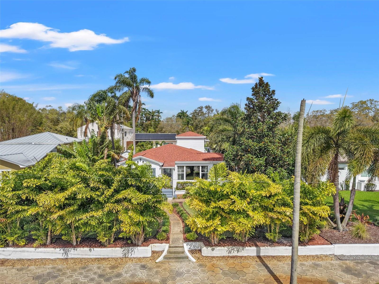 Image 3 of 8 For 209 17th Avenue N