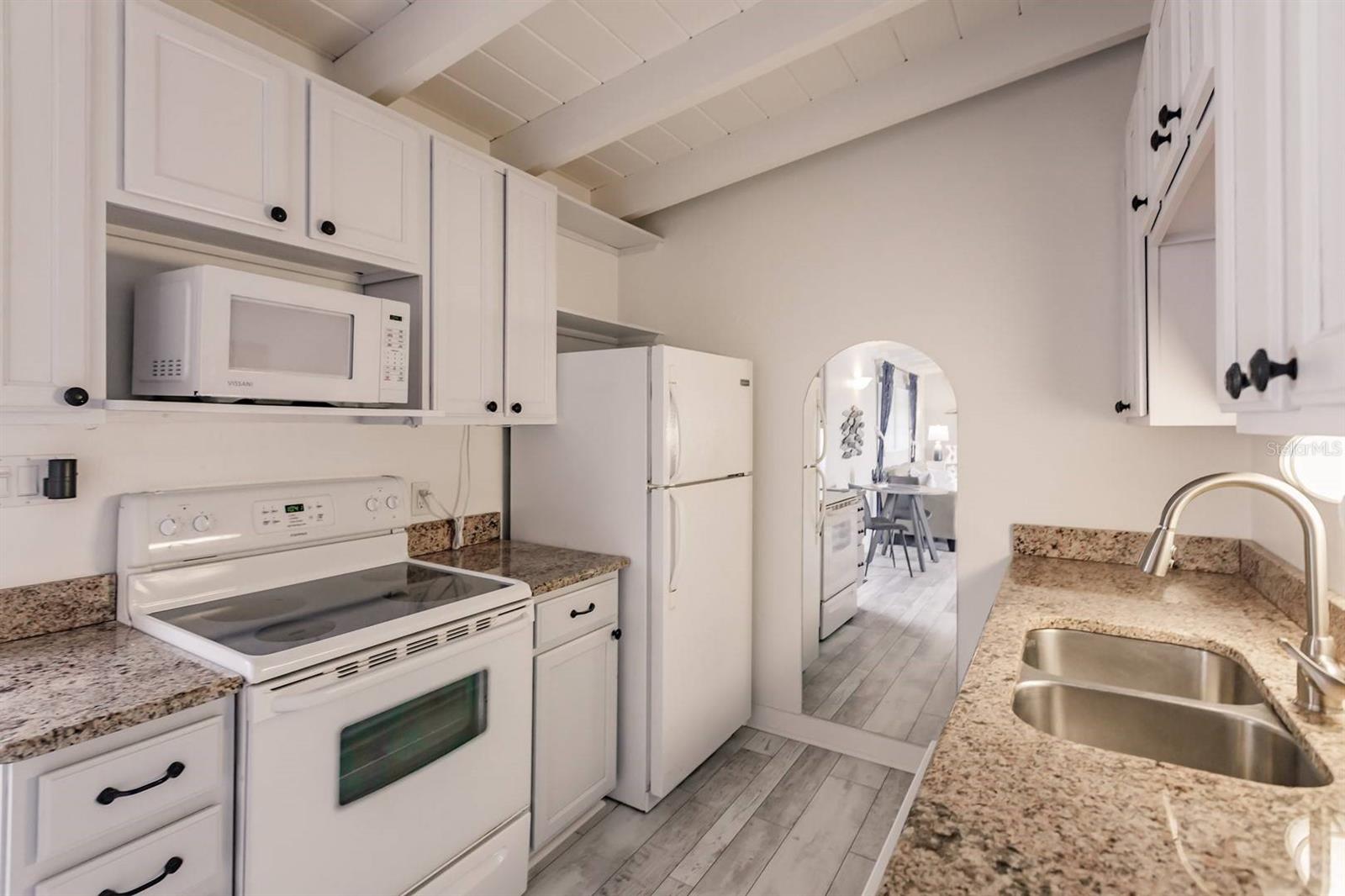 Image 10 of 20 For 6006 Midnight Pass Road 10