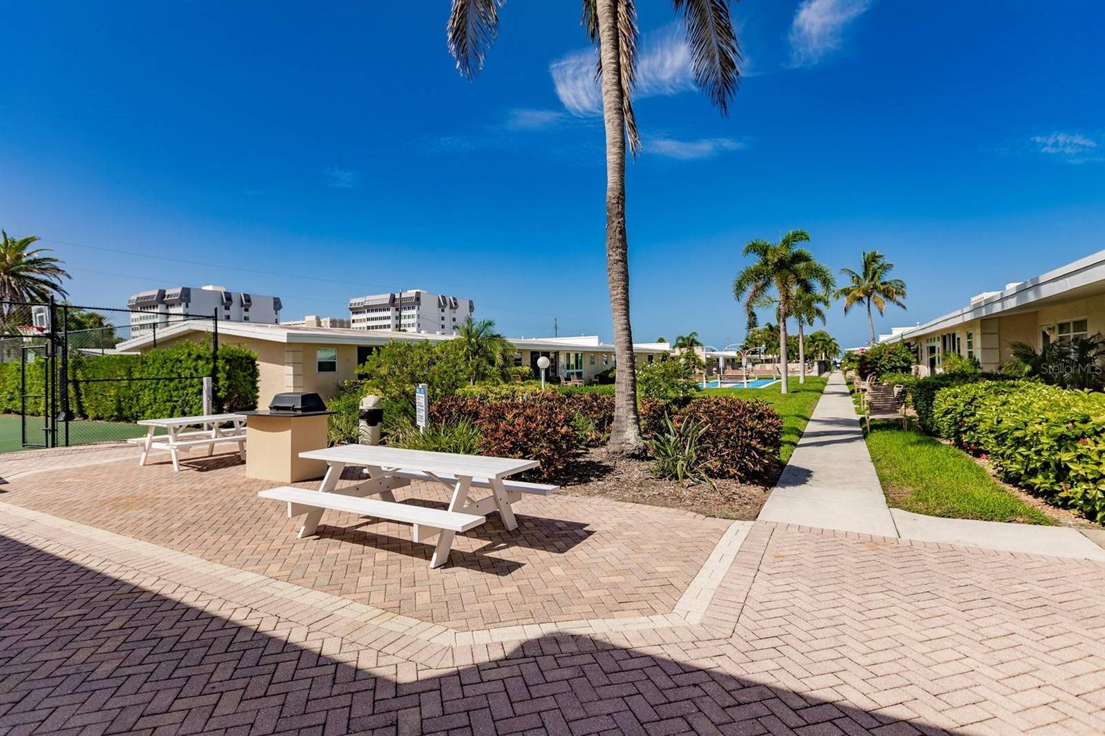 Image 16 of 20 For 6006 Midnight Pass Road 10