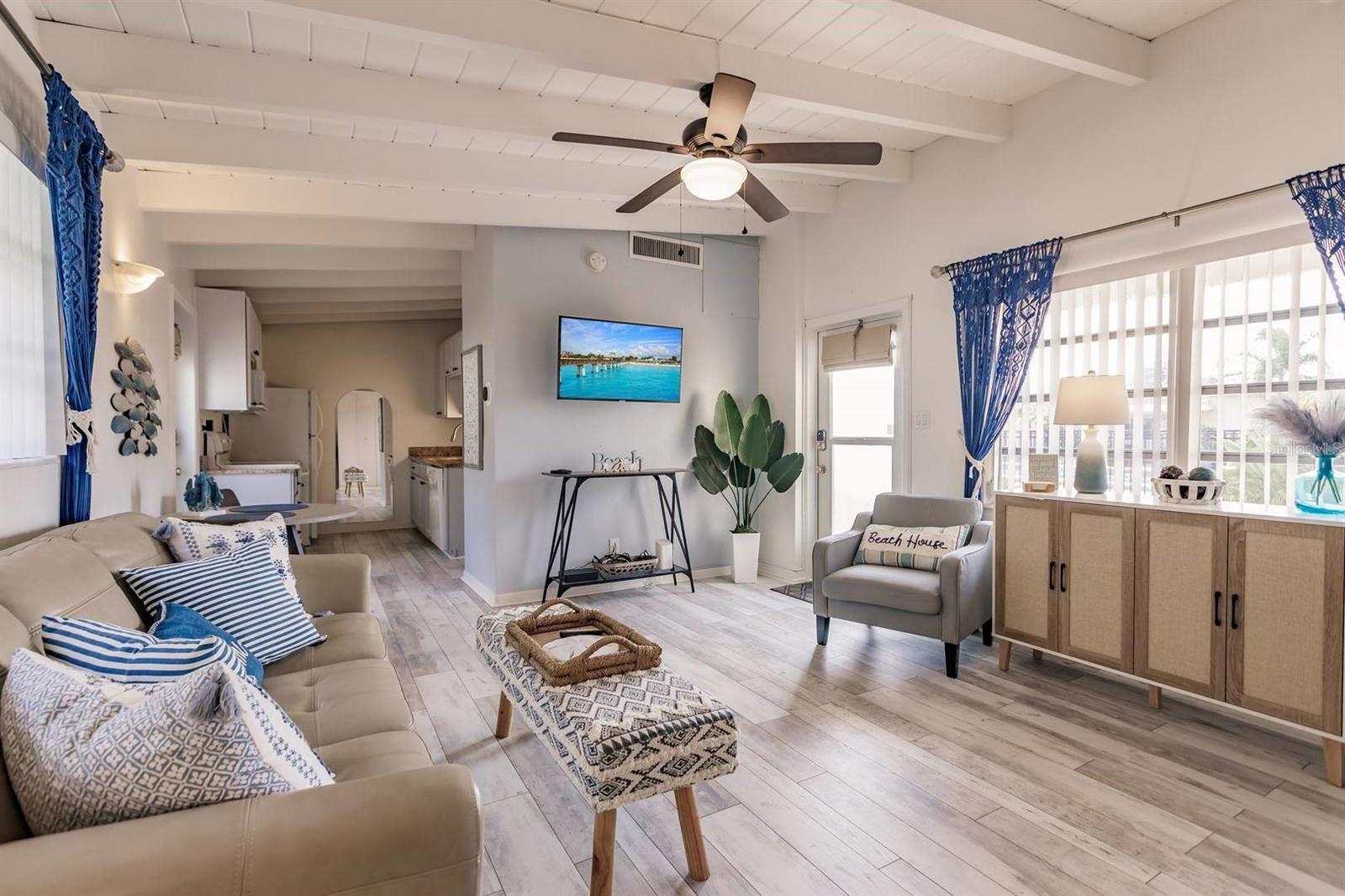 Image 5 of 20 For 6006 Midnight Pass Road 10