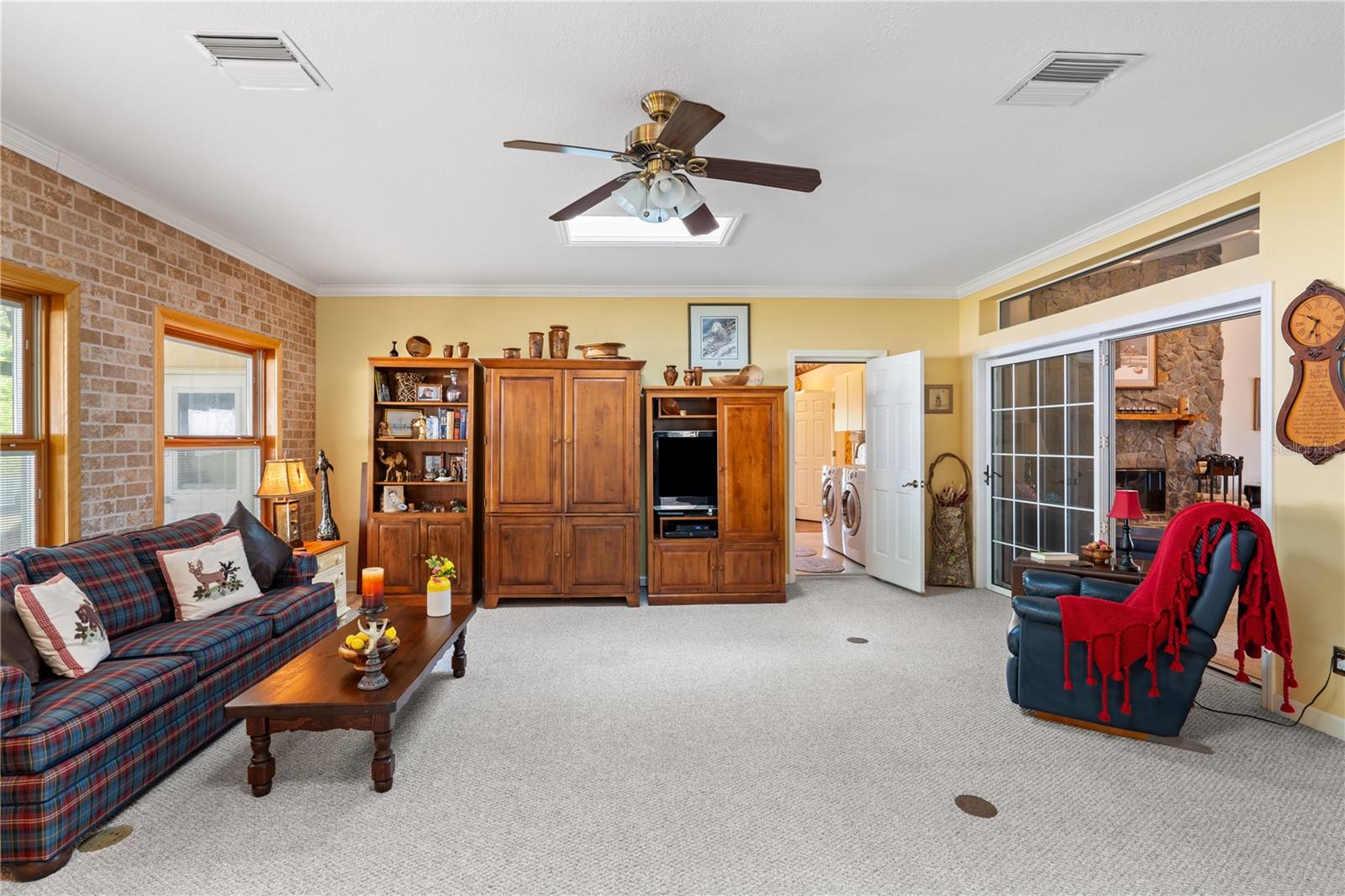 Listing photo id 11 for 12345 Citrus Way