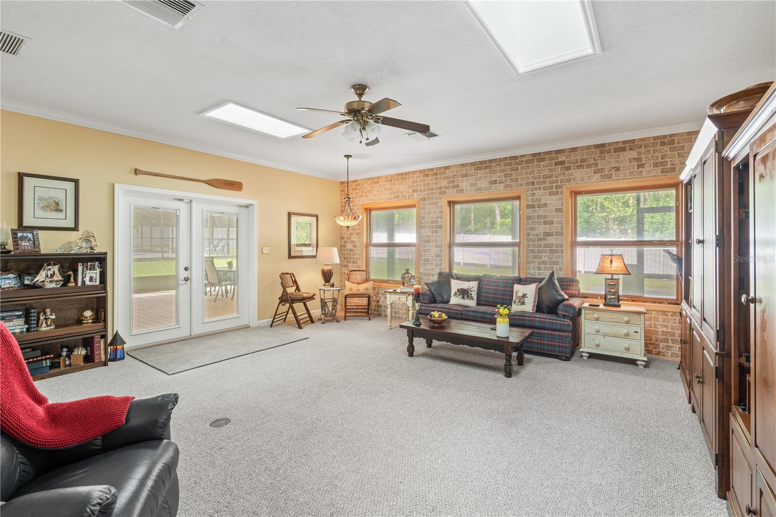 Listing photo id 12 for 12345 Citrus Way