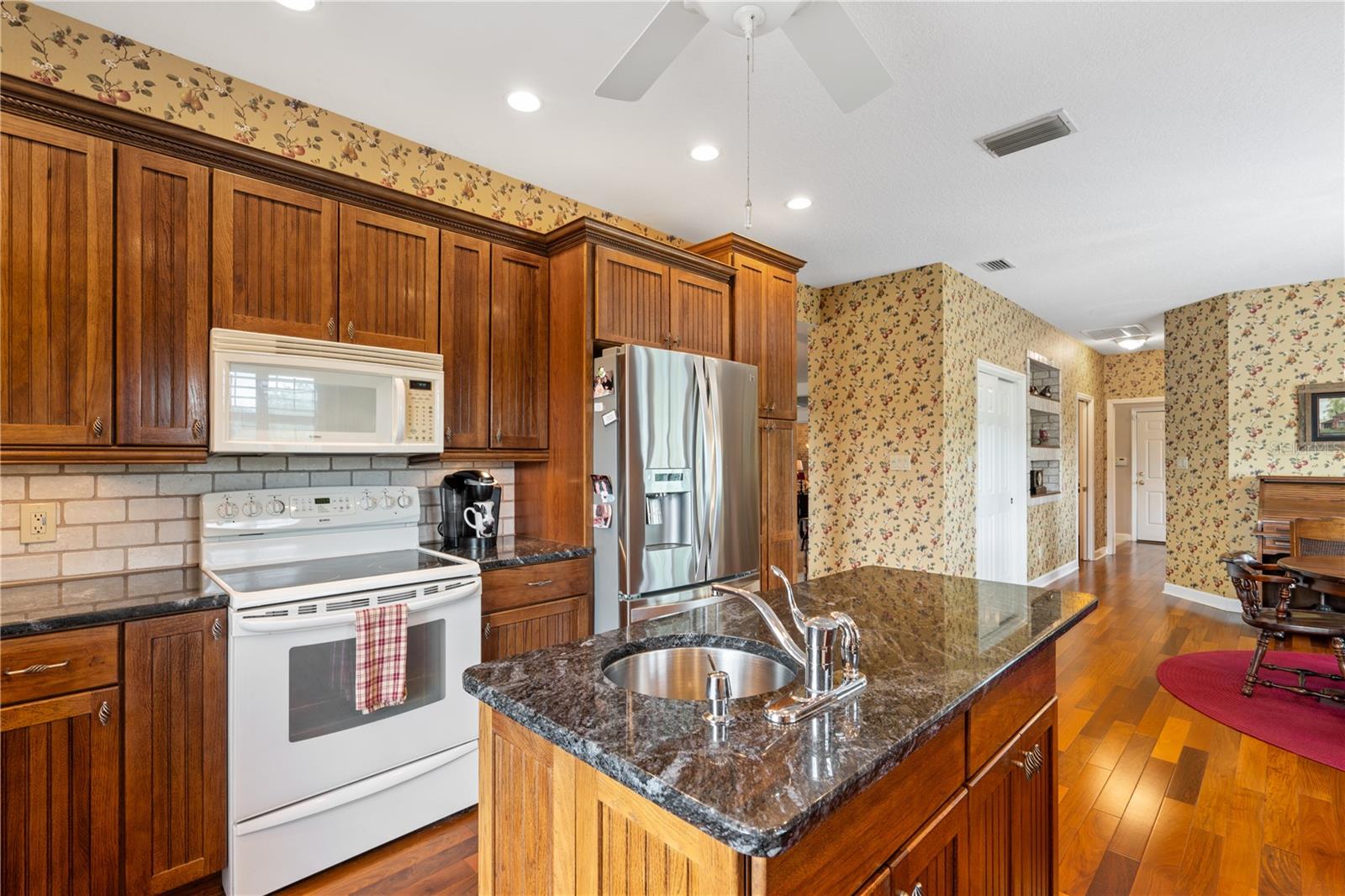 Listing photo id 17 for 12345 Citrus Way