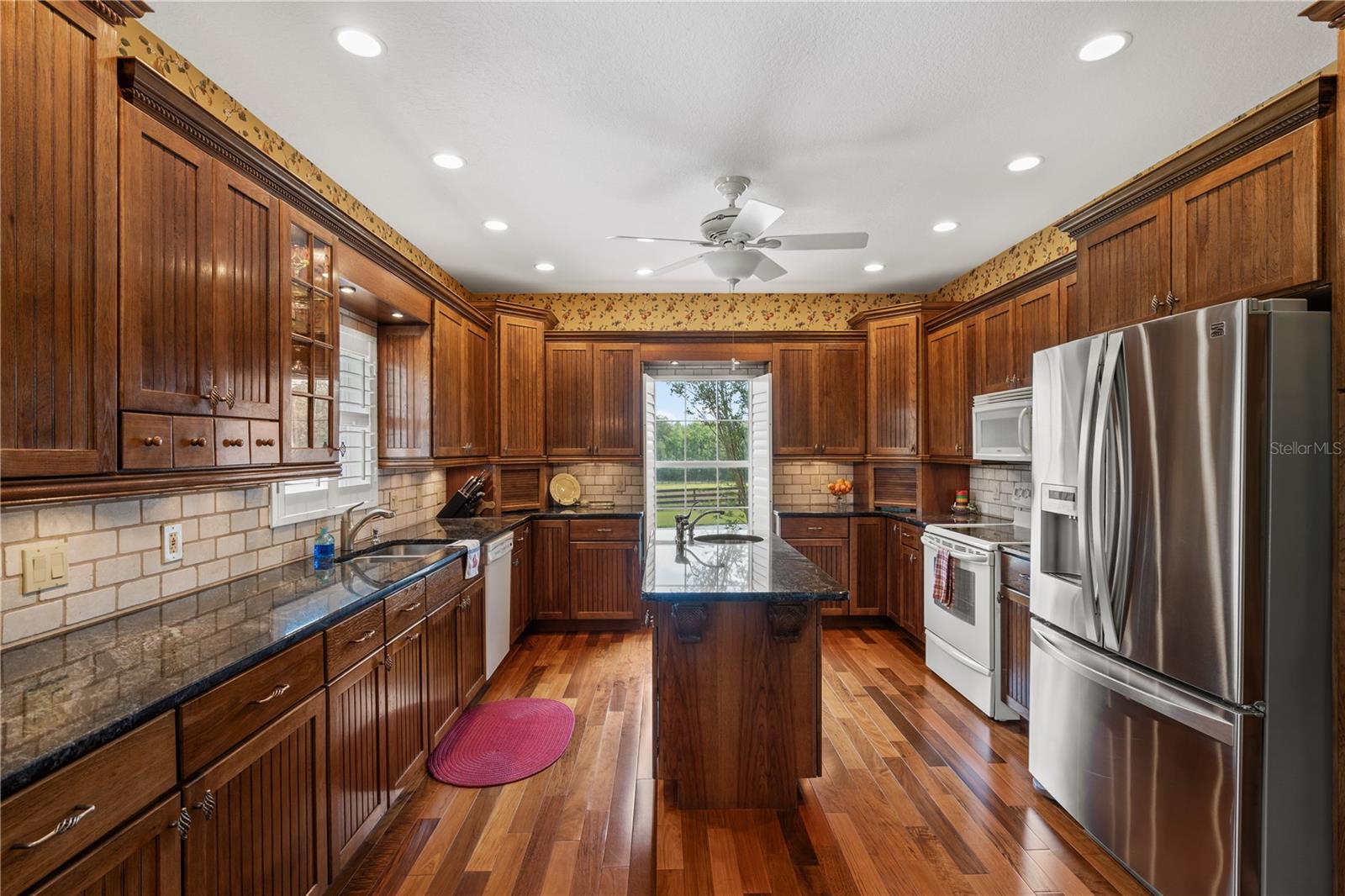 Listing photo id 18 for 12345 Citrus Way