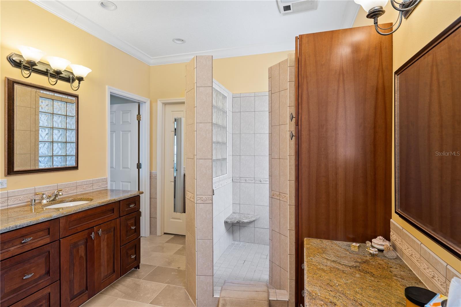 Listing photo id 24 for 12345 Citrus Way