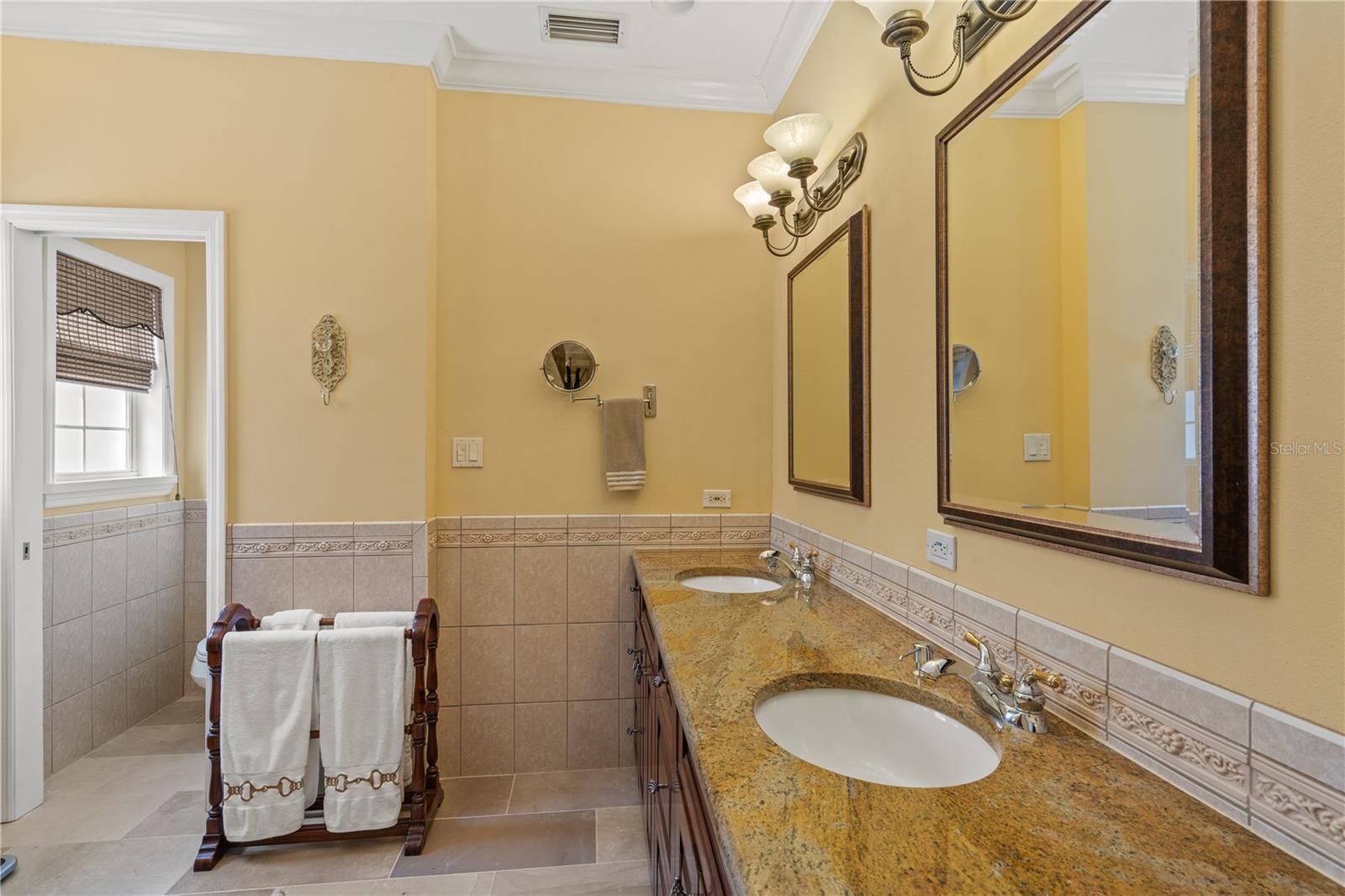 Listing photo id 25 for 12345 Citrus Way