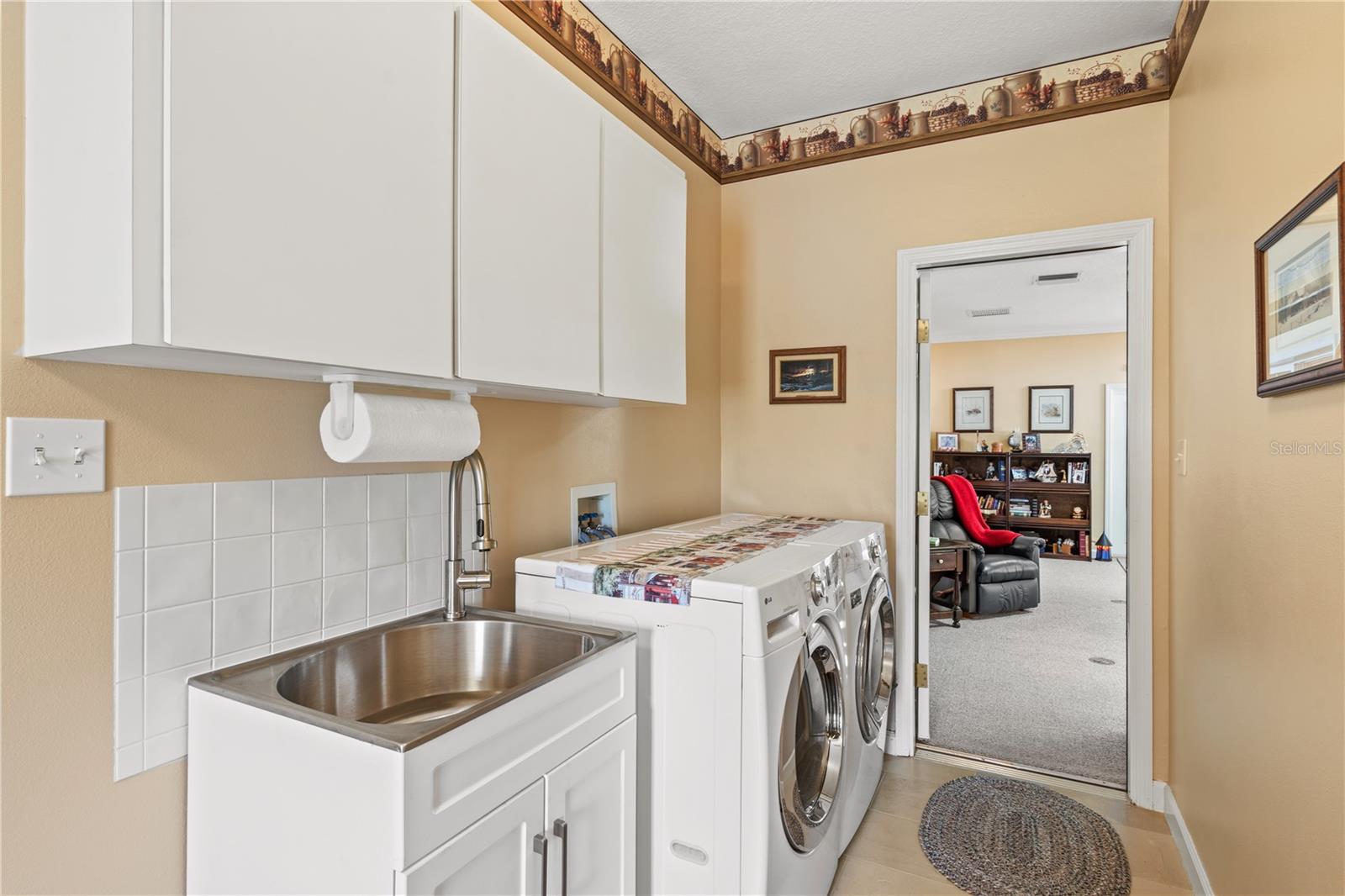 Listing photo id 29 for 12345 Citrus Way