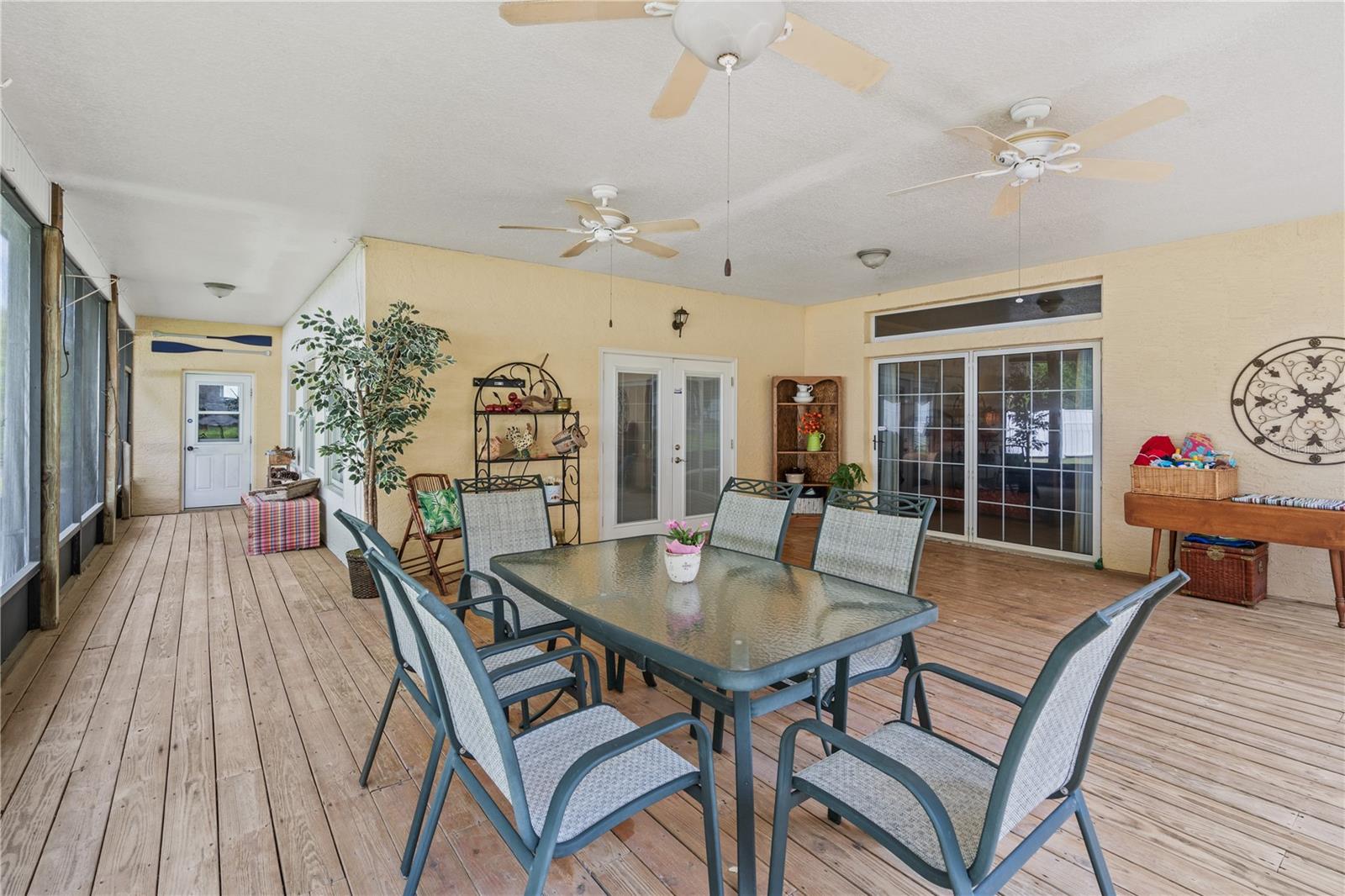 Listing photo id 32 for 12345 Citrus Way