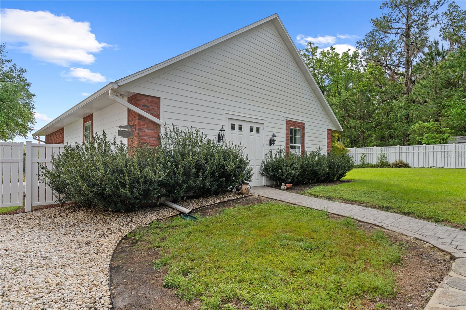 Listing photo id 33 for 12345 Citrus Way