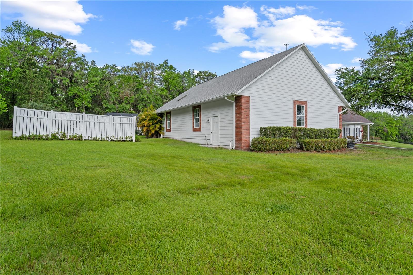 Listing photo id 34 for 12345 Citrus Way