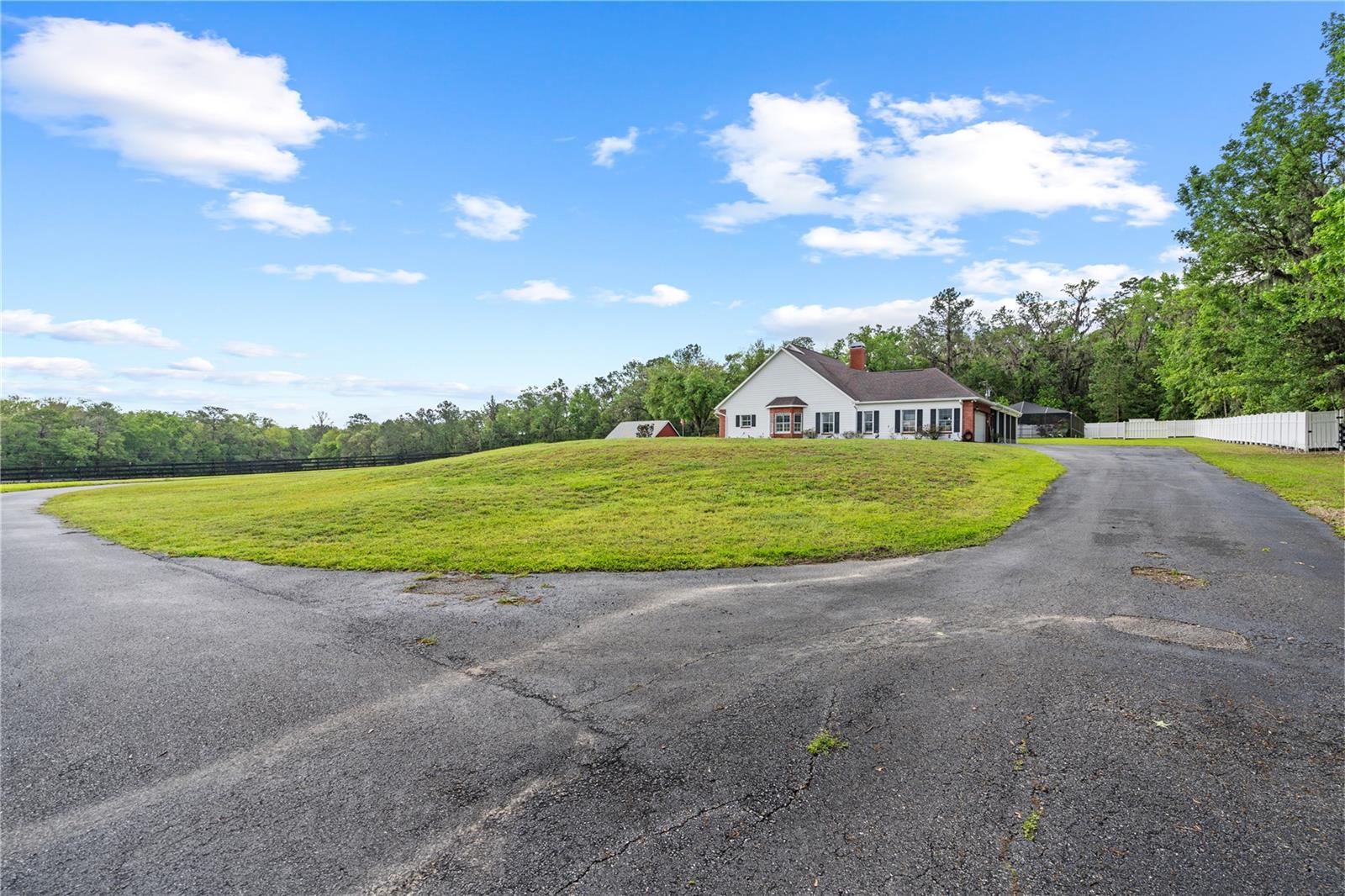 Listing photo id 39 for 12345 Citrus Way