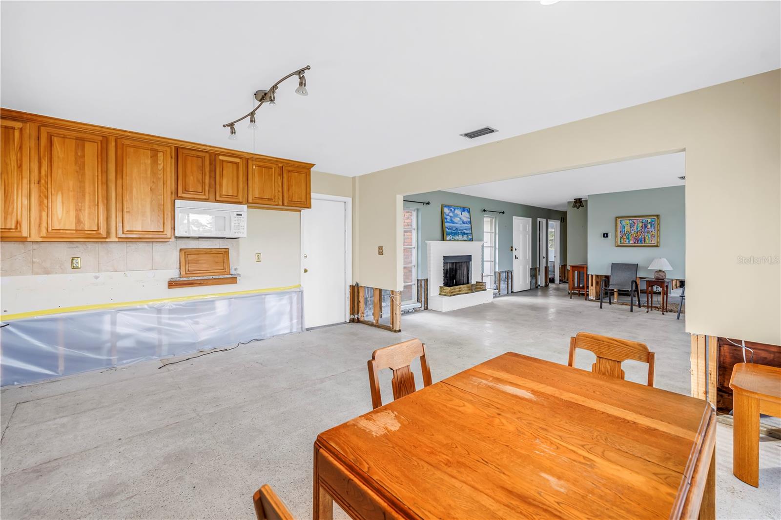 Image 11 of 45 For 380 Belle Point Drive