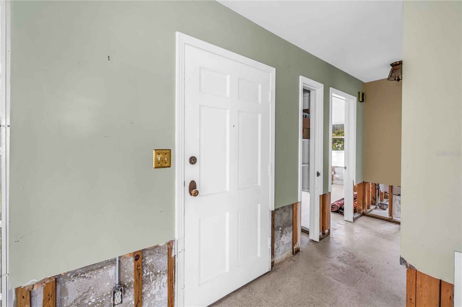 Image 5 of 45 For 380 Belle Point Drive