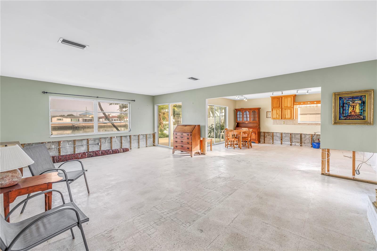 Image 6 of 45 For 380 Belle Point Drive