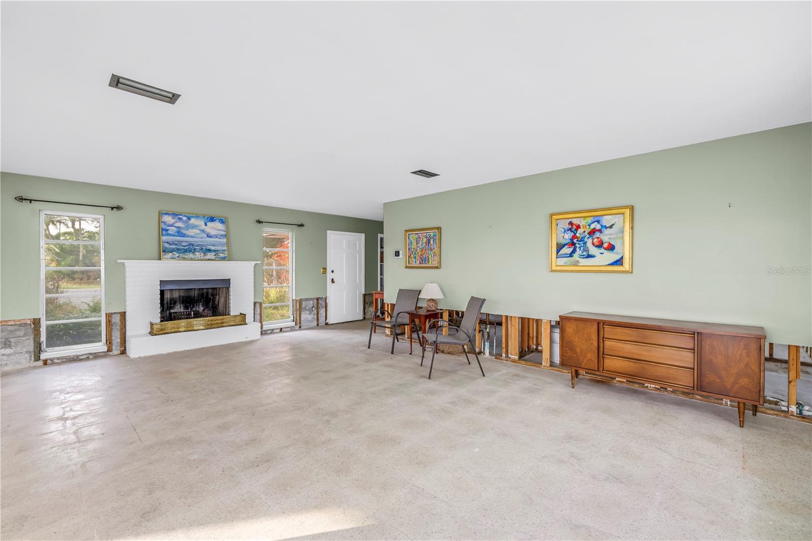 Image 8 of 45 For 380 Belle Point Drive