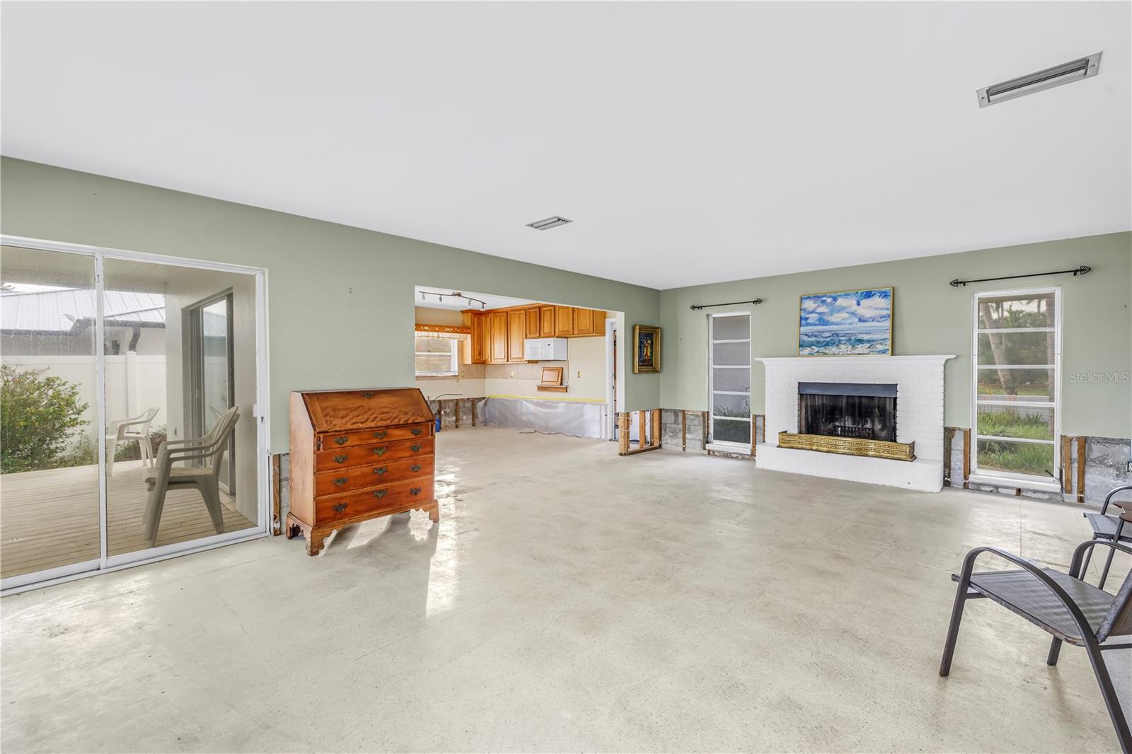 Image 9 of 45 For 380 Belle Point Drive