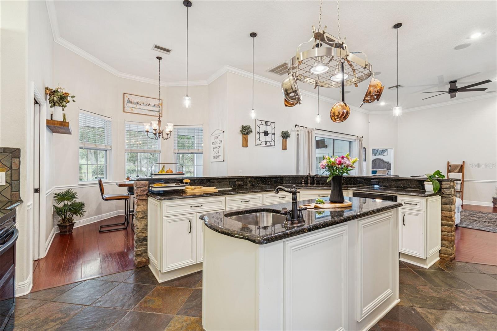 Listing photo id 18 for 3077 Cork Road