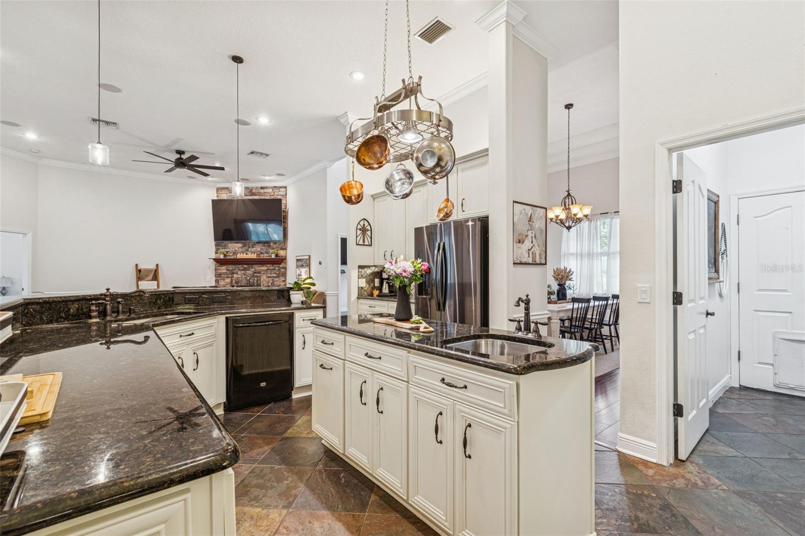 Listing photo id 19 for 3077 Cork Road