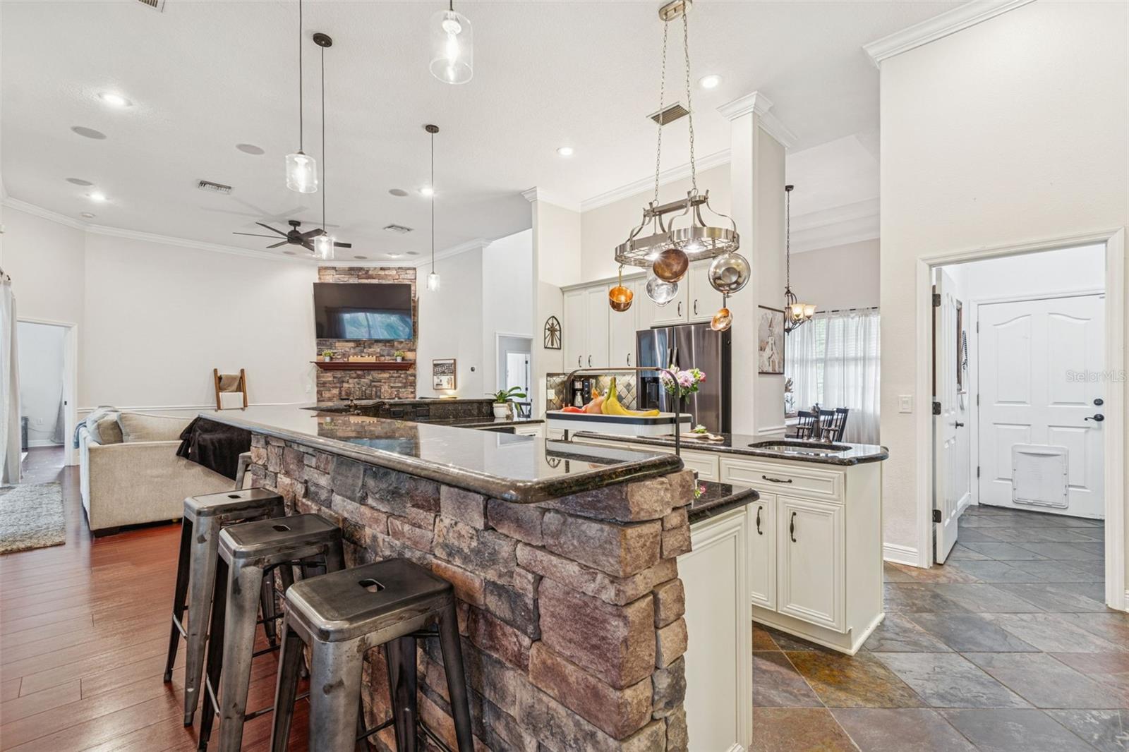 Listing photo id 22 for 3077 Cork Road