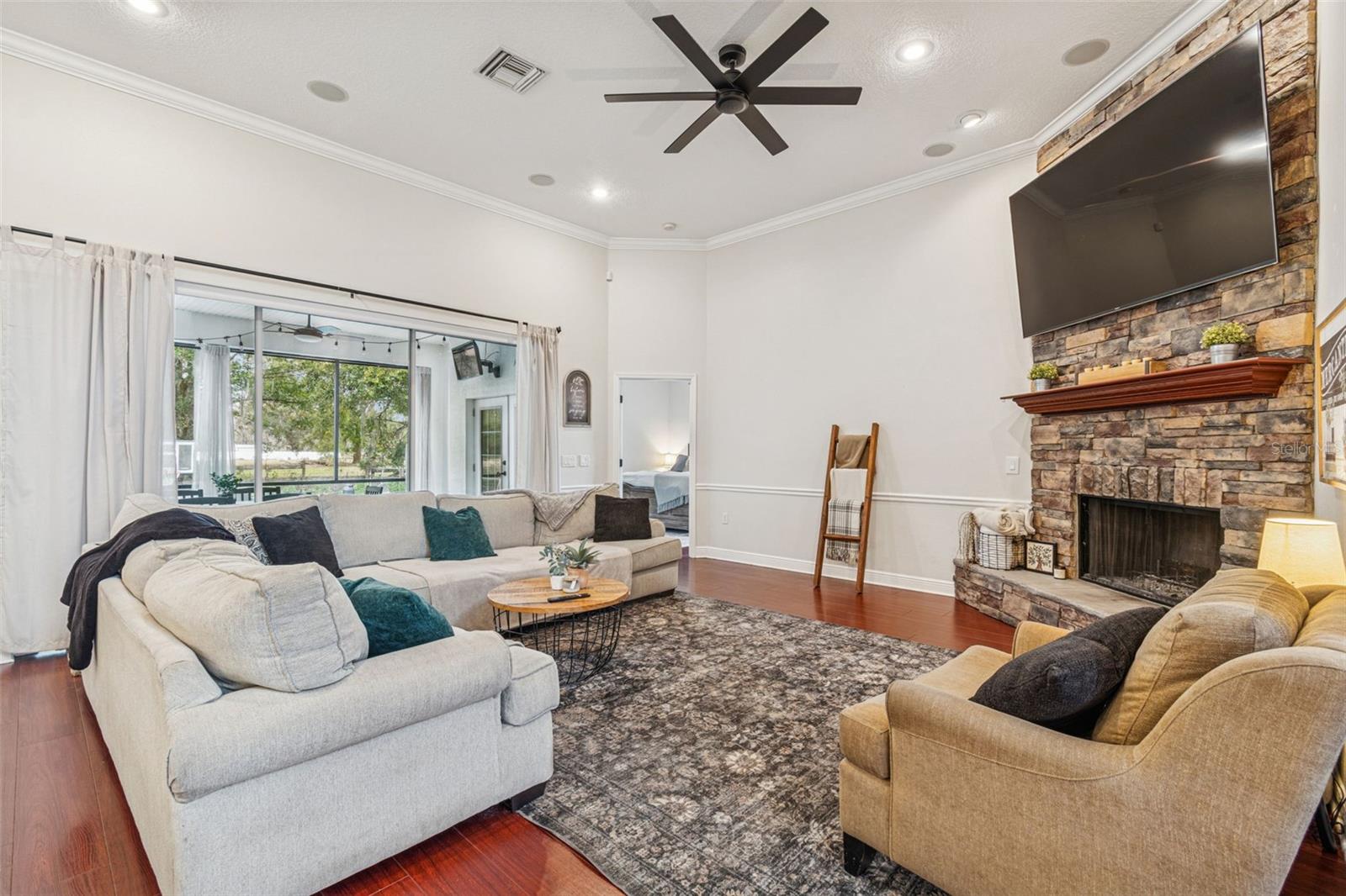 Listing photo id 32 for 3077 Cork Road