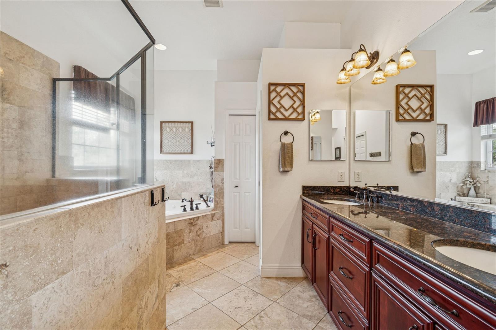 Listing photo id 42 for 3077 Cork Road