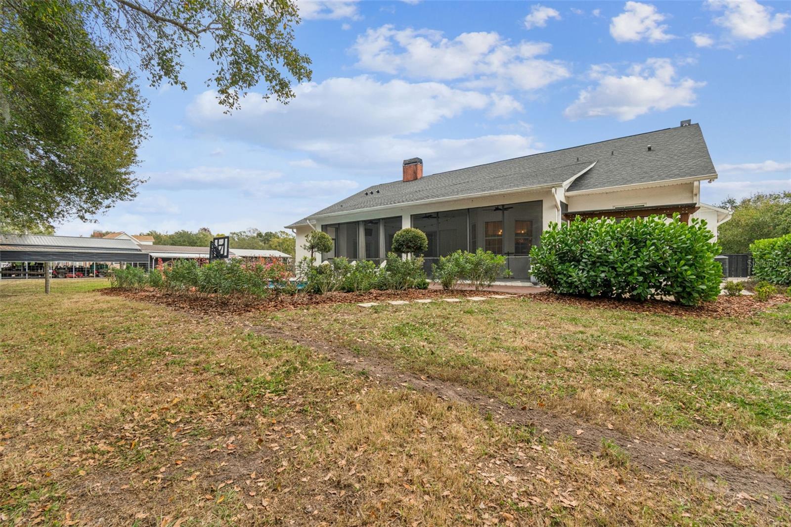 Listing photo id 79 for 3077 Cork Road