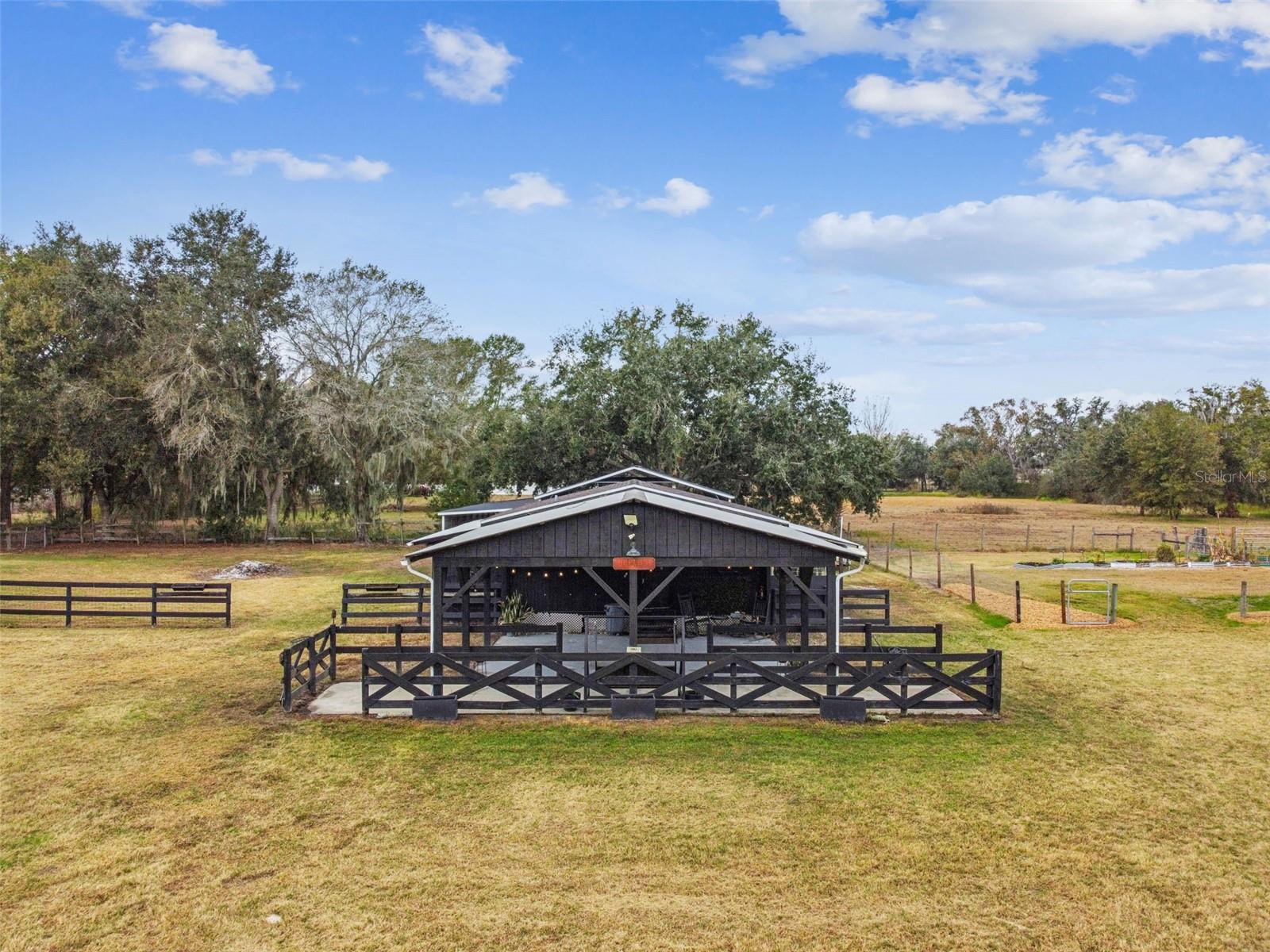 Listing photo id 88 for 3077 Cork Road