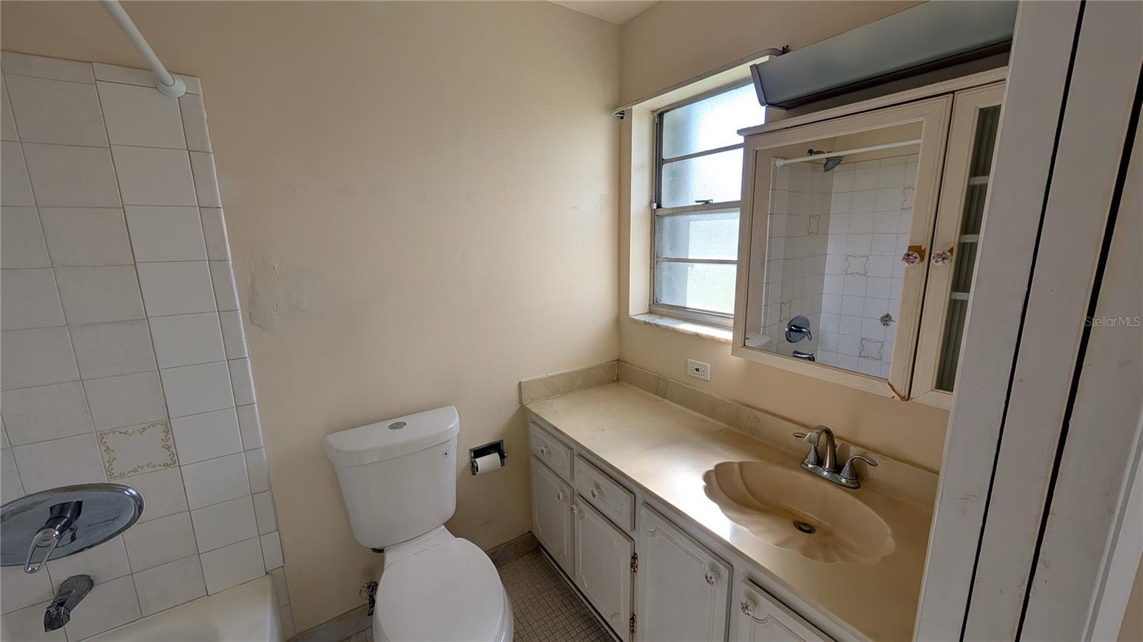 Image 13 of 59 For 438 Bluebird Lane