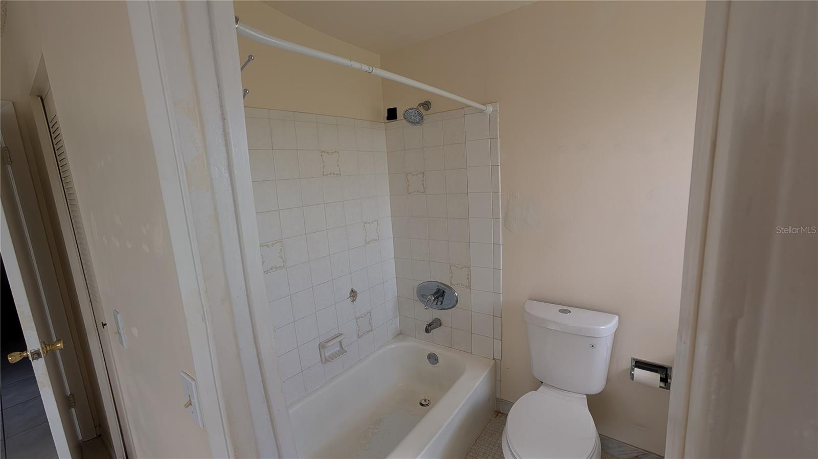 Image 14 of 59 For 438 Bluebird Lane