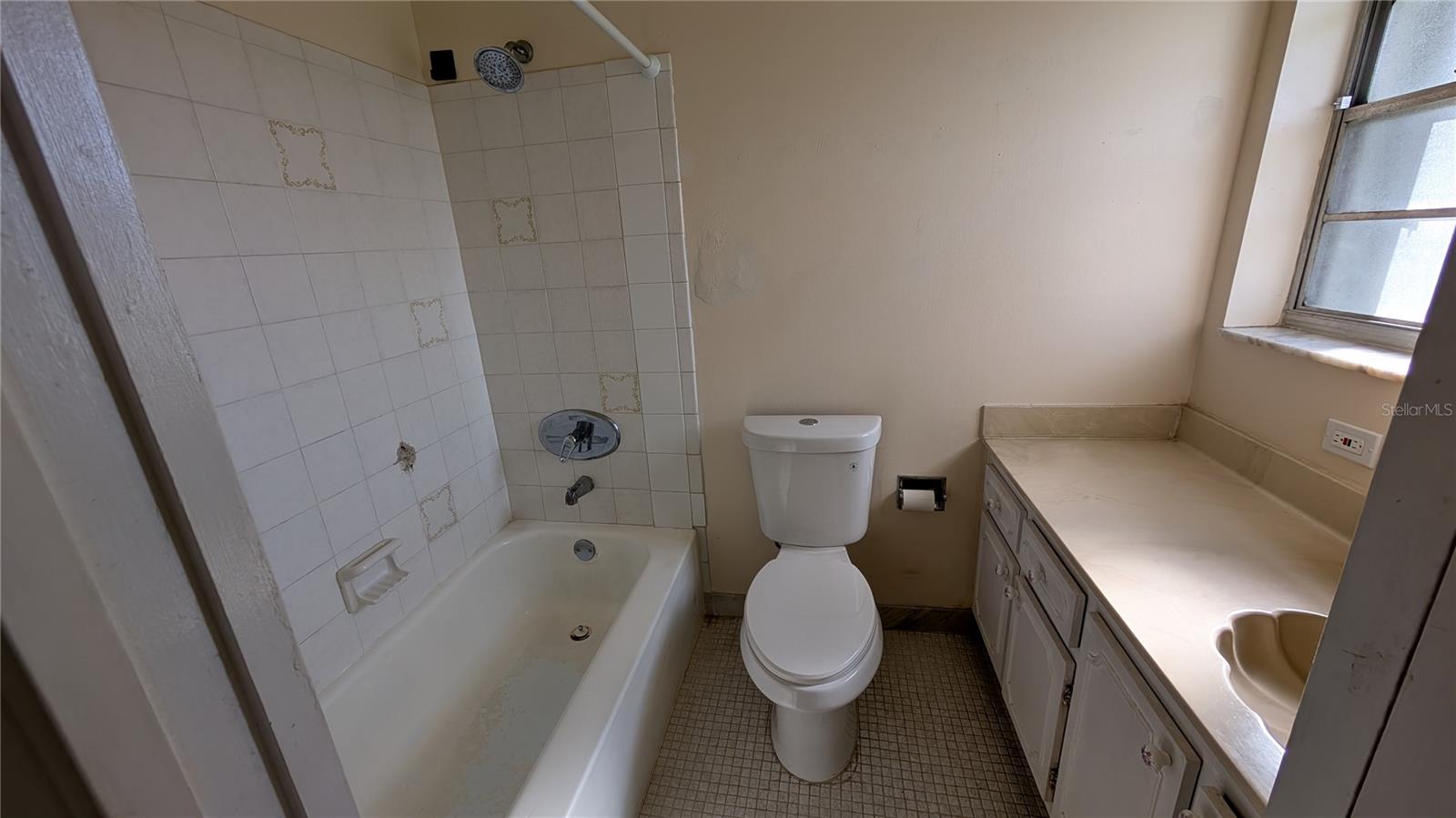 Image 16 of 59 For 438 Bluebird Lane