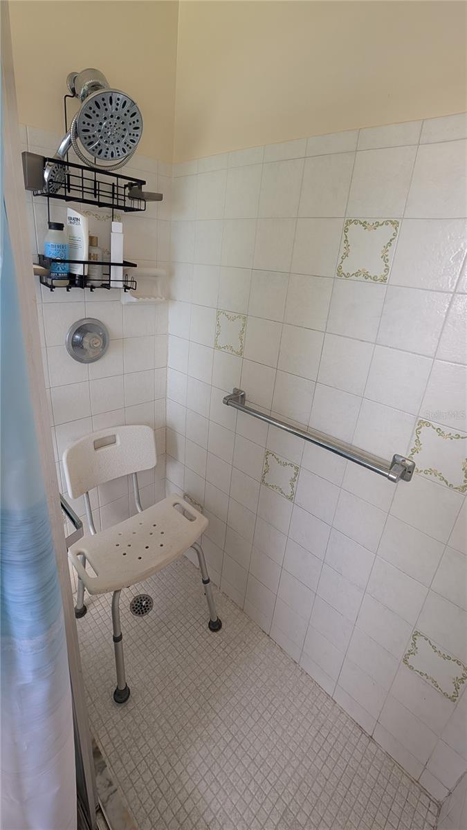 Image 22 of 59 For 438 Bluebird Lane