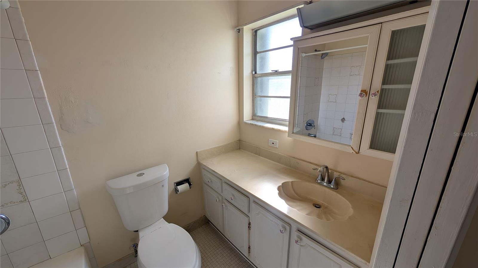 Image 4 of 59 For 438 Bluebird Lane