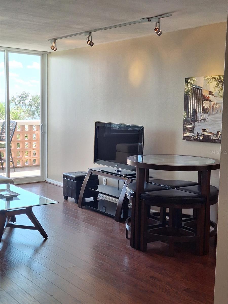 Image 4 of 16 For 4015 Bayshore Boulevard 4a