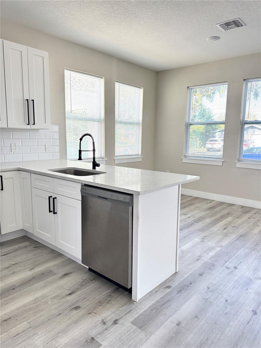 Image 5 of 14 For 6900 Dartmouth Avenue N