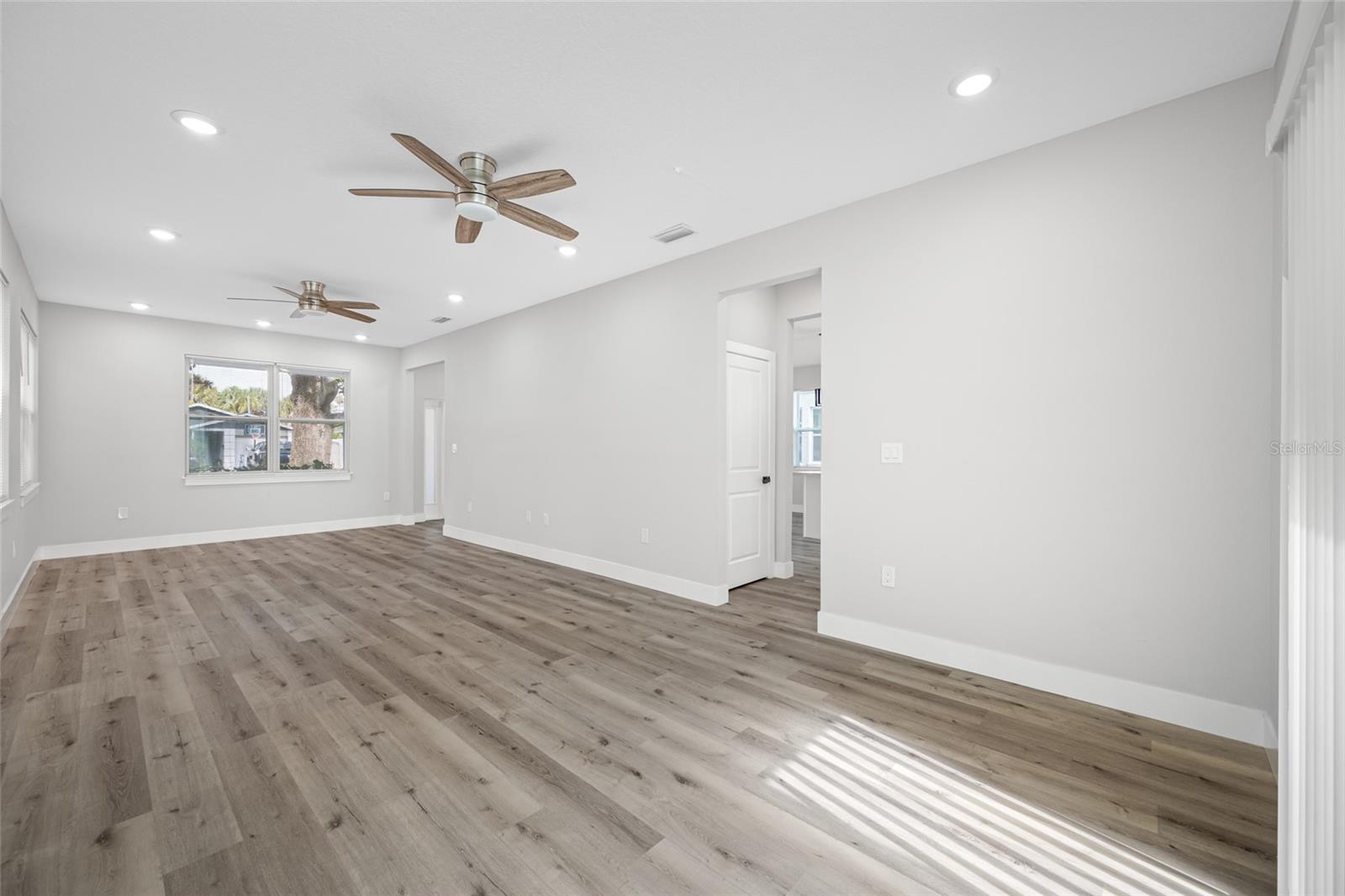 Image 8 of 14 For 6900 Dartmouth Avenue N