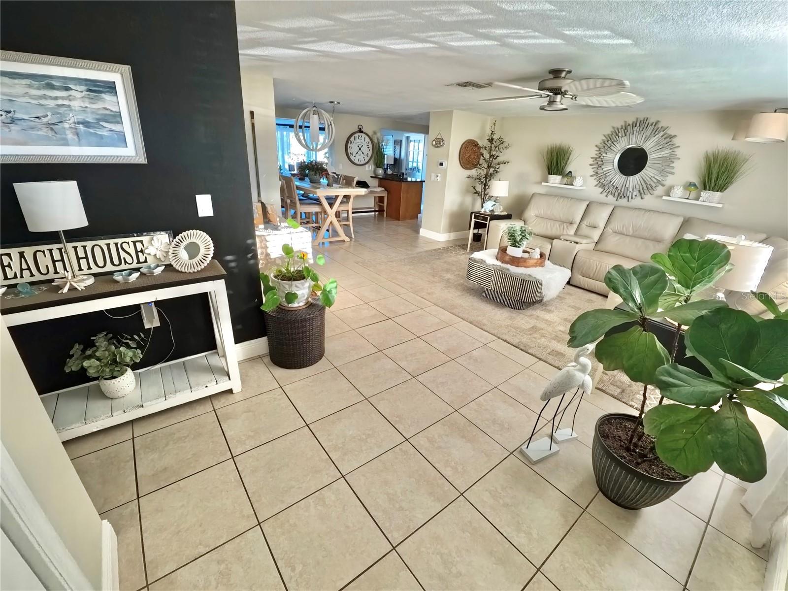 Listing photo id 8 for 12804 2nd Isle