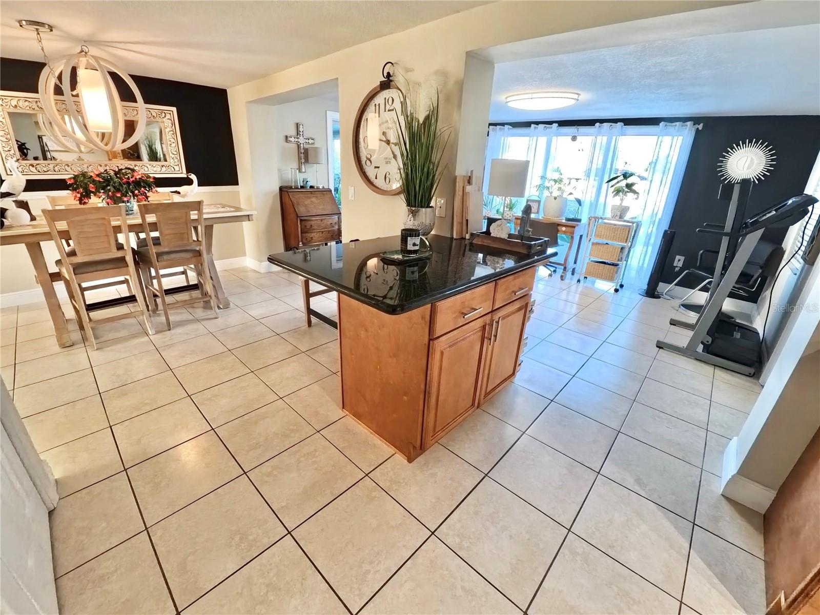 Listing photo id 14 for 12804 2nd Isle