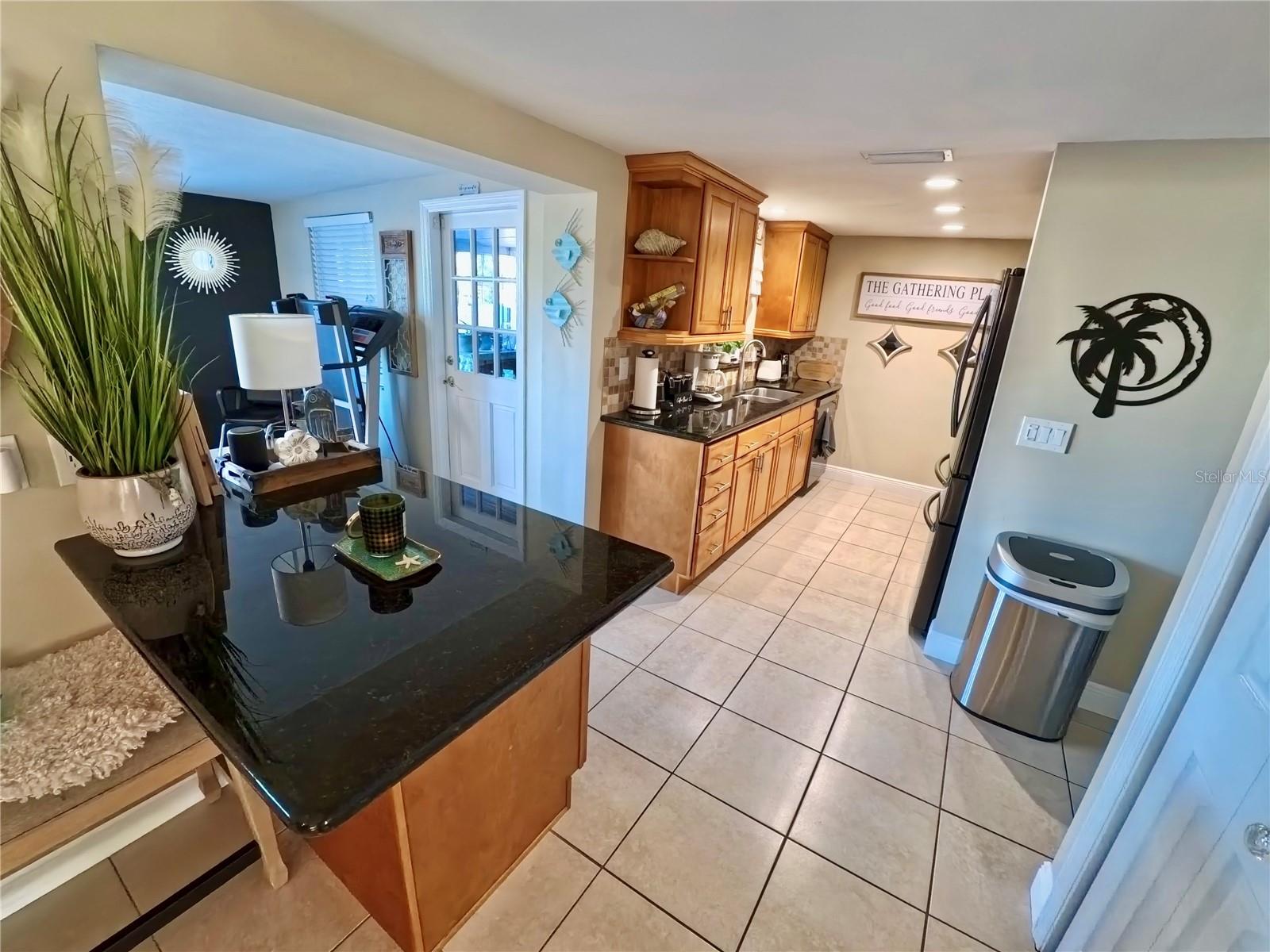 Listing photo id 16 for 12804 2nd Isle