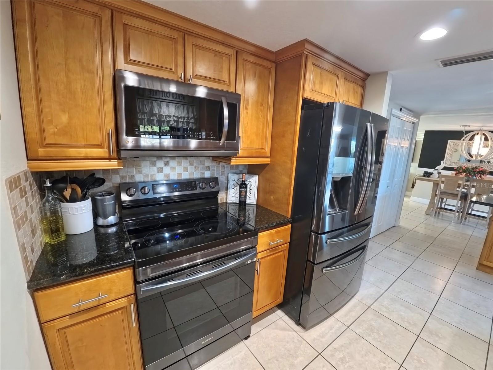 Listing photo id 17 for 12804 2nd Isle