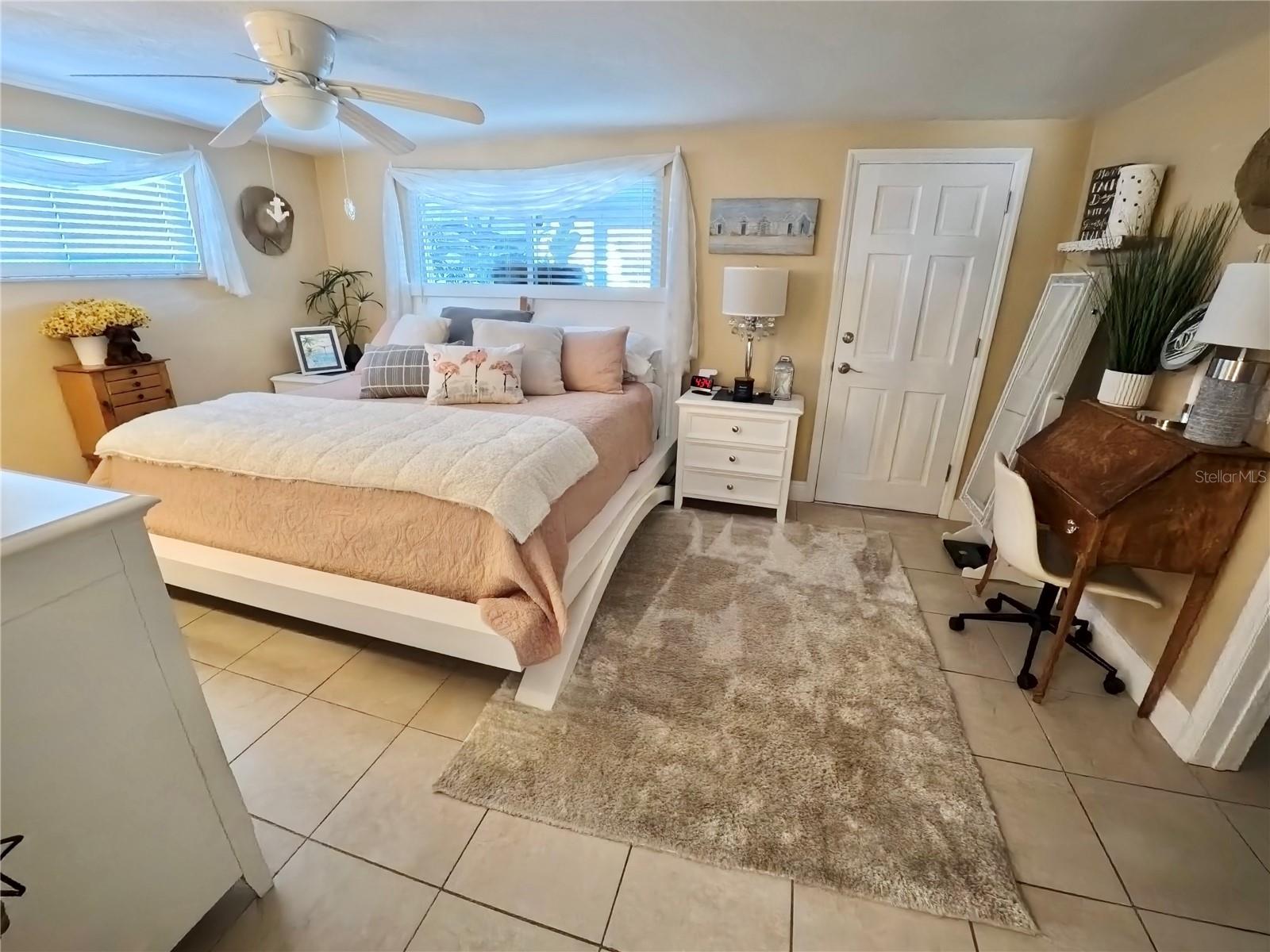 Listing photo id 20 for 12804 2nd Isle