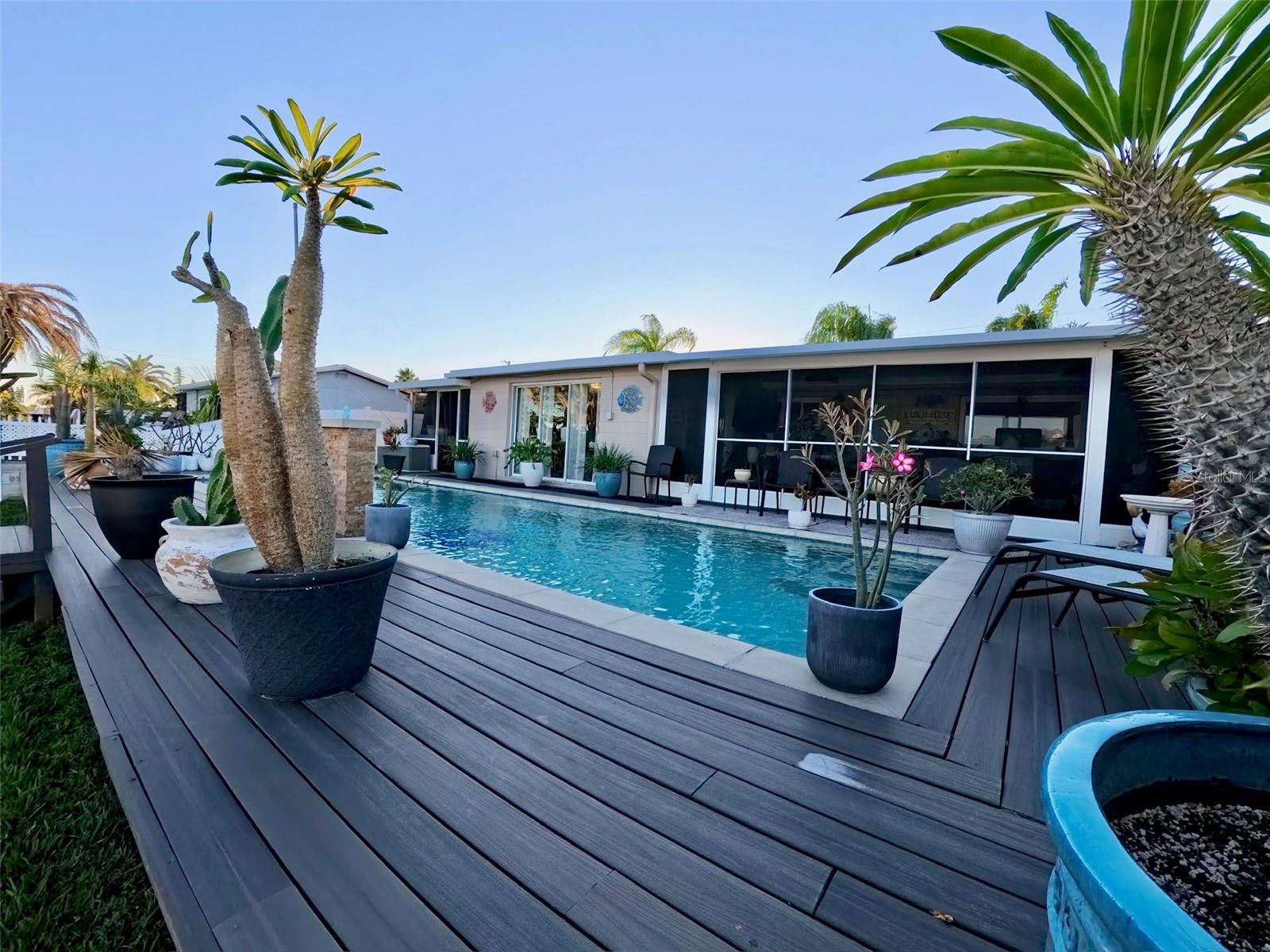 Listing photo id 1 for 12804 2nd Isle