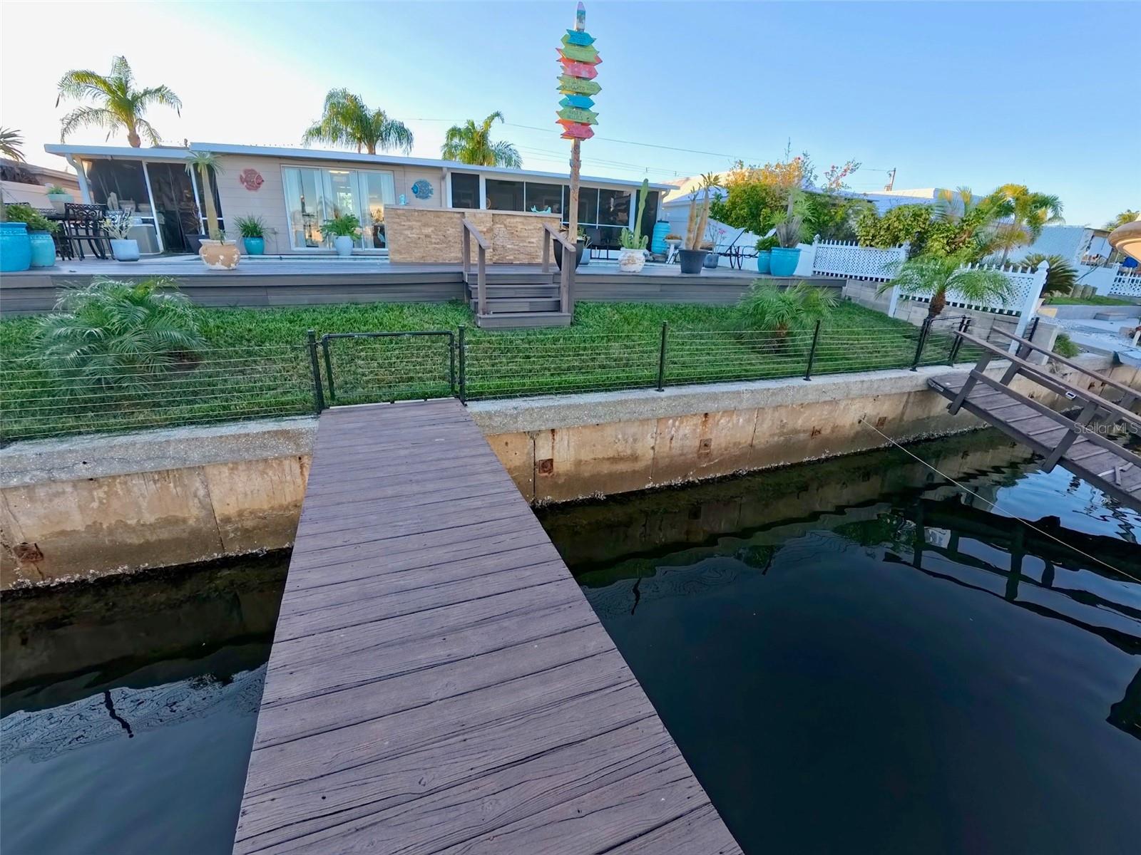 Listing photo id 61 for 12804 2nd Isle