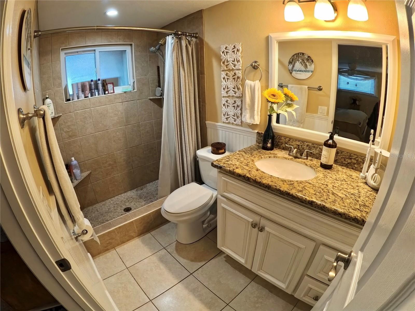 Listing photo id 90 for 12804 2nd Isle